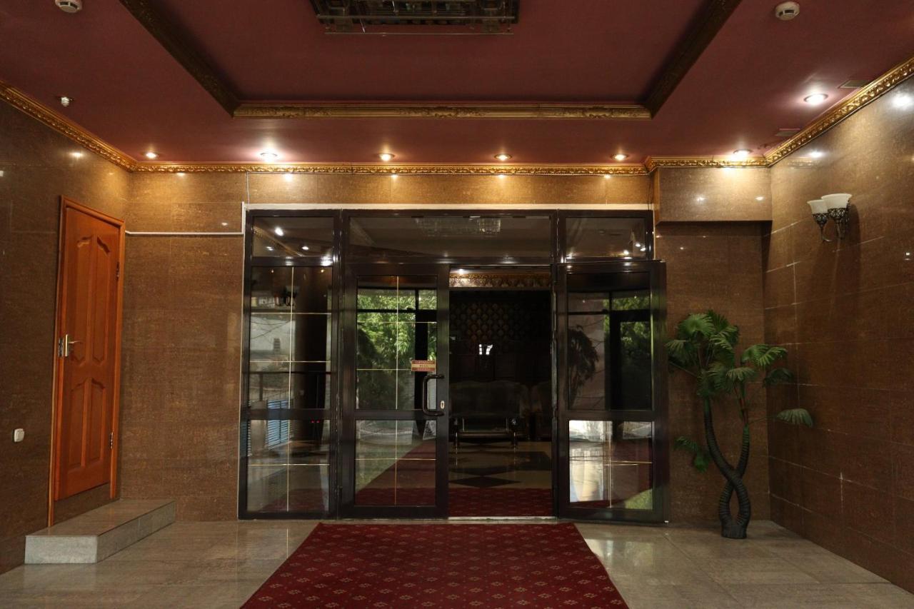 Rahat Palace Hotel Semey Ngoại thất bức ảnh